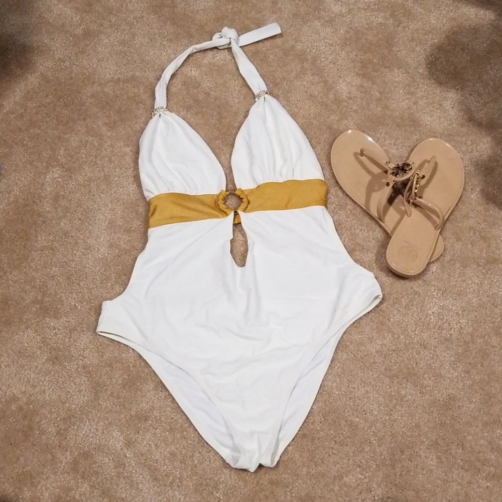 👙NWOT👙 cut out bathing suit